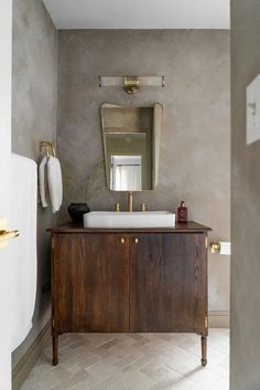 a bathroom with a sink and mirror in it