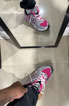 Pretty Sneakers, Trendy Shoes Sneakers, Basket Style, Pretty Shoes Sneakers, Kicks Shoes, Shoes Outfit Fashion, Shoe Wishlist, Cute Sneakers, Fresh Shoes