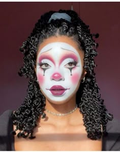 Clown Stage Makeup, Pretty Halloween Face Makeup, Beauty Clown Makeup, Old Fashioned Clown Makeup, Clown Makeup Brown Skin, Clown Makeup Pierrot, Jester Make Up Halloween, Sweet Clown Makeup, Clown Face Ideas