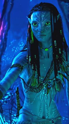 Neytiri edit Avatar Glowing Forest, Forest Navi Avatar, Avatar Neytiri Aesthetic, Avatar Na'vi Clans, Neytiri Hairstyle, Pandora Forest Avatar, Avatar Pandora Neytiri, Navi Avatar Hairstyles, Avatar Forest Pandora