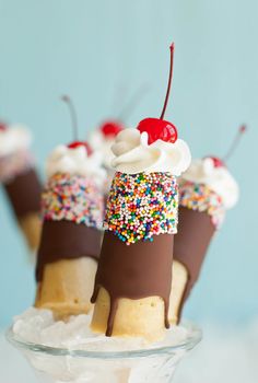 small desserts with sprinkles and toppings are arranged in a glass bowl