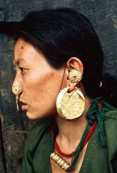 Woman From Sikkim Wearing Tribal Jewellery #Tribal #Jewellery #Sikkim Nepali Jewelry, North East India, Nepal Culture, Desert Dreamer, Gold Jewellry, Real Gold Jewelry, We Are The World, India Jewelry, Ancient Jewelry