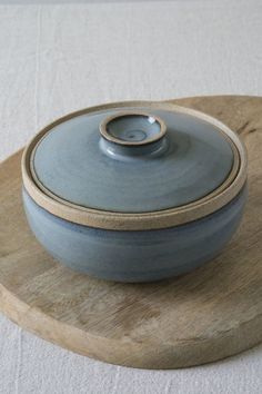 a blue dish sitting on top of a wooden platter