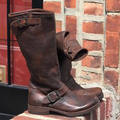 Brand New Never Worn, Without Box, No Damage. Frye 77609 Veronica Slouch Boots Brown Size 6. -Leather Upper And Raw Lining, Rubber Outsole -Antique Metal Hardware -Goodyear Welt Construction -Measurements ~ 13.75" Shaft Height, 15.25" Shaft Circ, 1.25" Heel Height, .5" Outsole Please Examine Pics Carefully, Closely. Lighting Can Affect How Item Appears In Photos And In Real Life. Feel Free To Ask Q's Frye Veronica Boots, Frye Boots Outfit, Brown Fall Boots, 90s Boots, Frye Harness Boots, Frye Veronica, Real Leather Boots, Womens Low Heels, Slouch Boots