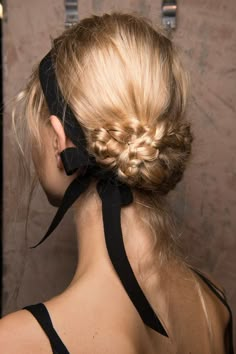 2017 Hair Trends, Paolo Roversi, Penteado Cabelo Curto, Hair And Beauty, Rosie Huntington Whiteley, Long Hairstyles, Ribbon Crafts, Gwen Stefani, Hair Envy