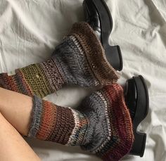 Crochet Flared Leg Warmers, Autumn Hippie Outfits, Whimsigoth Shoes, Fall Outfits Hippie, Whimsigoth Diy, Crochet Sweater Aesthetic, Autumn Crochet Ideas, Whimsigoth Fits