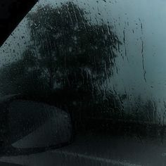 rain drops on the windshield of a car