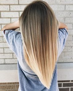 Triangle Long Layers, Hair That Comes To A Point In The Back, Long Hair Shapes Back, Pointy Haircut Long Hair, Back View Of Long Hair, Long Hair Cuts V Shape, Haircut Shapes For Long Hair, Tapered Hair Women Long, Hair Shorter In Front Longer In Back