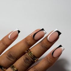 Short Length Nails Acrylic Coffin, Nails Inspiration For Black Dress, Chic Short Nail Designs, Cute Mom Nails Acrylic, Natural Square Nails Short Design, Black Classic Nails, Square Biab Nail Design, Square Nails Designs Short, Short Nails With Tips