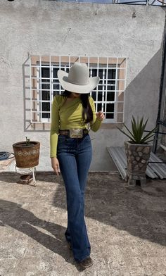 Vaquero Outfit, Vaquera Fits, Vaquera Outfits, Latina Fashion Outfits, Western Wear Outfits, Western Clothing, Country Girls Outfits, Latina Fashion, Girls Outfits