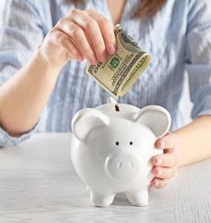 5 Bad Money Habits You Need To Quit Right Now - Anthony Ihz Cut Expenses, Living Below Your Means, Money Makeover, Money Advice, Create A Budget, Save Money On Groceries