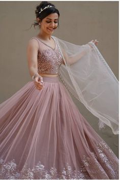 Lehnga For Sister's Wedding, Dandiya Outfit, Lehnga Photoshoot Poses, Marriage Dresses, Long Skirt Top Designs, Chania Choli, Engagement Dress For Bride, Heavy Lehenga, Long Skirt And Top