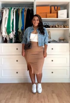 Outfit Goals Plus Size, Casual Pencil Skirt Outfits Plus Size, Casual Brunch Outfit Midsize, Casual Everyday Outfits Plus Size, California Plus Size Outfits, Sheer Cardigan Outfit Kimono Style, Modest Curvy Fashion, Mid Size Dinner Outfit, Casual Jeans Outfit For Work Summer