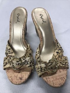 She’s are in good condition with some minor wear around the heel, please see pictures Thrifted Shoes, Denim Diy Clothes, 90s Y2k Fashion, Mommy Outfits, Fashion Shoes Heels, Vintage Shoe, Funky Shoes, Gorgeous Heels, Wood Heel