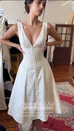 Dress Fitting Aesthetic, Old Money Casual Dress, Minimal Dress Casual, Fall Outfits Ankle Boots, Linen Wedding Outfit, Theatrical Romantic Style Kibbe, Old Money Summer Dress, Old Money Aesthetic Dress, Dresses Old Money