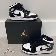 Brand New In Box Air Jordan 1 Carbon Fiber Mid Se Asw (All Star Weekend) 2021 (Gs) Sneakers. White With Shiny Black Patent Leather And Black Carbon Fiber Uppers. Black Laces. White Embroidered Jumpman Logo On Tongue. Nike Swoosh. Black Rubber Soles Have Star Design On Front. Come In Original Box With Gold Jumpman Sticker. Size: 7y / Men Us 7/ Women 8.5/ Eur 40 Air Jordan Black And White, Tenis Nike Jordan, Jordan Shoes Black, All Star Weekend, Black And White Jordans, Cute Jordans, Jordan 11s, Beyonce Outfits, Jordan 1 Black