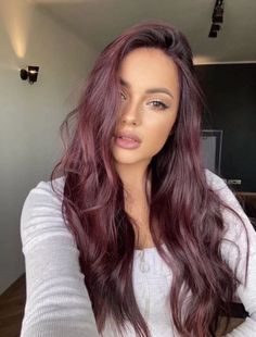 Hire Style 2023, Cherry Hair Aesthetic, Dark Maroon Hair Burgundy, Brown Burgundy Hair, Cherry Red Hair With Blonde Highlights, Maroon Red Hair, Mulled Wine Hair Color, Bordeaux Hair, Cherry Wine Hair Color Burgundy