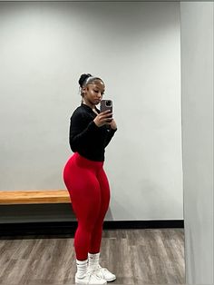 𝘧𝘰𝘭𝘭𝘰𝘸 𝘮𝘦 𝘧𝘰𝘳 𝘮𝘰𝘳𝘦 𝘤𝘰𝘯𝘵𝘦𝘯𝘵! Fitness Wear Outfits, Black Fitness, Thick And Fit, Gym Fits, Gym Outfits, Fitness Inspiration Body, Gym Inspiration