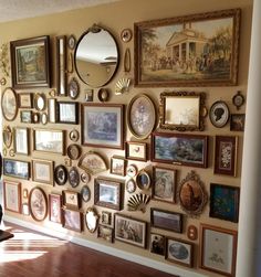 Vintage Gallery Wall Overlapping Gallery Wall, Home Decor Wallpaper, Gallery Wall Layout, Decor Ideas Bedroom, Gallery Wall Living Room, Home Decor Ideas Living Room, Decor Wallpaper, Gallery Wall Frames