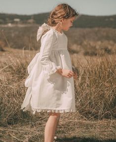 COLECCIÓN DE ARRAS - Encarga tus arras en Atelier La Nonna Fashion Design Business, Best Clothing Brands, Vintage Kids Clothes, Fashionable Kids, Puff Dress, Ballet Girls, Vestidos Vintage, Vintage Kids