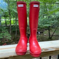 Hunter Red Rain Boots Or For Snow. Worn A Few Times Still Look Brand New Water Proof Tall Size 5 Hunters Red Outdoor Boots With Red Sole, Red Hunter Boots, Hunter Refined, Red Rain Boots, Black Hunter Boots, Red Hunter, Rain Boots Women, Fancy Fits, Short Rain Boots