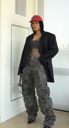 High Fashion Streetwear Women, All Black Streetwear Women, Juxtaposition Outfits, Oversized Outfit Street Style, Juxtaposition Fashion, Oversized Blazer Outfit Street Style, Teyana Taylor Style, Dressy Streetwear, Streetwear Couture