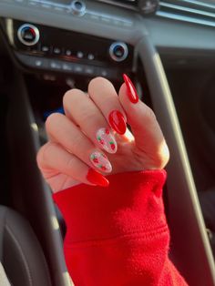 Cute Spring Nail Ideas, Strawberry Nail Art, Strawberry Nail, Red Summer Nails, Berry Nails, Spring Nail Ideas, Cute Spring Nails, Red Nail Designs