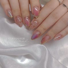 Almond Nail Glitter Ombre, Minimalist Elegant Nails, Elegant Pink And Gold Nails, Korean Iridescent Nails, Korean Nail Art Almond Shape, Fun Gold Nails, Wedding Nail Trends 2024, Japanese Pink Nails, Estetik Nails