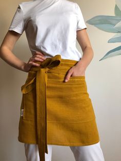 Half Apron With Pockets, Apron Women, Waiter Uniform, Bistro Apron, Restaurant Uniforms, 카페 인테리어 디자인, Apron With Pockets, Work Aprons, Gardening Gift