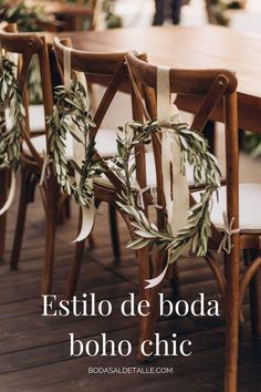 an image of a table and chairs with the words estilo de boda bolo chic