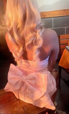 Sweet 16 Outfit Ideas, Sweet Sixteen Outfits, 8th Grade Prom, Pink Birthday Dress, Birthday Dinner Outfit, Sweet 16 Outfits, 16th Birthday Outfit, 17th Birthday Ideas, Cute Birthday Pictures