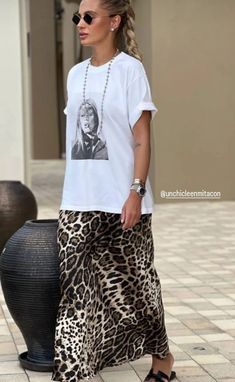 Crewneck Outfit, Stile Boho Chic, Leopard Print Skirt, Outfit Trends, Mode Inspo, Work Outfits Women, Print Skirt