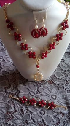 Anting Manik, Beautiful Beaded Jewelry, Mother Daughter Necklace, Beaded Necklace Designs, Beaded Jewels, Daughter Necklace, Handmade Beaded Jewelry, Handmade Wire Jewelry