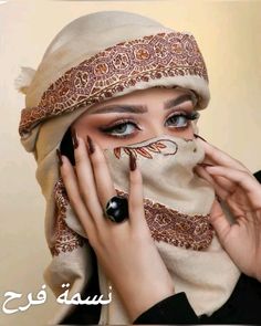 Yemen Women, Arabic Girl, Woman Face Photography, Biker Girl Outfits, Arab Style, Hands Aesthetic, Cute Quick Hairstyles, Bff Hands Aesthetic, Anarkali Dress Pattern