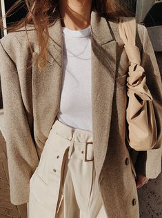 The Double-breasted Wool Coat | MODEDAMOUR Cricket Fashion, Fall Fashion Coats, Neue Outfits, Looks Street Style, Fall Coat, Business Outfit, Double Breasted Coat, Fashion Mode, Looks Style