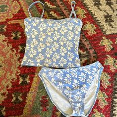 White Tankini, Flower Hibiscus, Navy Swimsuit, Blue Bathing Suit, Tankini With Shorts, Summer Bathing Suits, California Summer, Trendy Bikinis