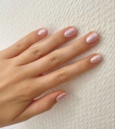 Small Nails Manicure, Dainty Nail Designs Simple, Short Nails Pale Skin, Light Pink Pearl Nails, Pearl Nails Short, Short Pearl Nails, Pearl Pink Nails, Pink Pearl Nails, Short Natural Nails