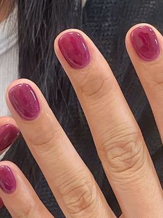 short purple jelly nails Nail Inspiration Korean, Reddish Purple Nails, Nail Gel Simple, European Nails Trends, Red Purple Nails, Cute Purple Nail Ideas, Colors For Short Nails, Nail Purple, Plum Nails