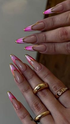 Trendy Nail Designs Unique, Unique Almond Nails, Unique Art Ideas, Vogue Nails, Gold Acrylic Nails, Trendy Nail Designs, Airbrush Nails, Inspired Nails