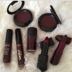 Winter Make Up, Koleksi Makeup, Halloweenský Makeup, Eyeliner Tips, Alat Makeup, Makijaż Smokey Eye, Lipstick Set, Jeffree Star, Red Aesthetic