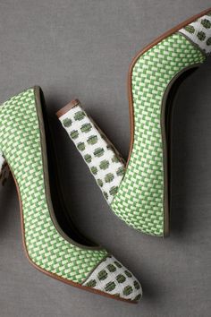 Topiary Pumps Tweed Shoes, Pattern Heels, Olivia Palermo, Gorgeous Shoes, Fabulous Shoes, Moda Vintage, Green Shoes, Green Pattern