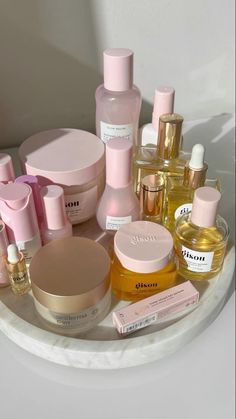 Lots Of Skincare Products, Girl Doing Skincare Aesthetic, Aestethic Self Care, Skin Care Aesthetics, Skincare And Beauty, Wellness Self Care Aesthetic, Make Up Stuff Aesthetic, Astetic Skin Care, That Girl Skincare Products