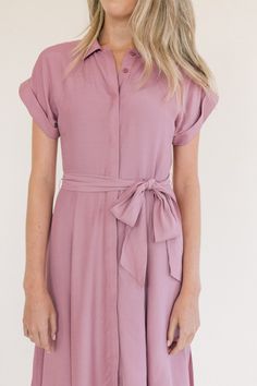 Tieing Dress Bow, Tying A Wrap Dress, How To Tie A Romper Bow, How To Tie A Belt On A Dress Bow, Knots For Dresses, Tying Dress Knot, How To Tie A Cute Bow On Dress, How To Ribbon Dress, Tying Dress Belt