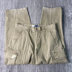 Vintage 2000s Gap Cargo Loose Fit Multiple Pocket Basic Essential Streetwear Y2K Aesthetic Tan Trouser Pants 34 Waist Mens Condition:  Excellent Used Condition  = No Flaws Measurements: Please see photos above for all measurements IF YOU BUY TWO OR MORE ITEMS USE THE CODE BUNDLE @ CHECK TO SAVE 20% WE SHIP WITHIN 24 HOURS AFTER PURCHASE! Please be aware that we do not offer free returns!! The Buyer is responsible for the cost of the return label.  Follow us on TikTok & Instagram @findsnostalgic and tag us in your finds 90s Fitted Cargo Pants With Cargo Pockets, Fitted 90s Style Cargo Pants With Pockets, 2000s Pants, Aesthetic Tan, Tan Trousers, Streetwear Y2k, Vintage Pants, Vintage 2000s, Y2k Aesthetic