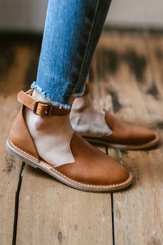 Ankle Strap Flats Sandal Ankle Strap Sandals Flat, Strap Flats, Ankle Strap Flats, Beautiful Sandals, Women Flats, Casual Belt, Perfectly Imperfect, Inspiration Mode, Yellow And Brown