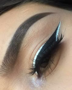 White Eyeliner Makeup, Awesome Makeup, White Liner, White Eyeliner, Eye Makeup Pictures, Eyeliner Makeup, Eye Makeup Designs, Makijaż Smokey Eye, Colorful Eye Makeup