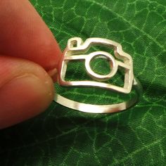 Silver Camera Ring is handmade with its own uniqueness. It can be bought as a gift for any occasion like birthday gift, wedding gift, travel gift, souvenir and etc. If you need rose gold plating or yellow gold plating, please contact us, we will advice you on the additional fees applicable. Base Material: Sterling Silver Size: 14mm X 10mm (Approximately) Ring Size: US 4 - US 14 (Please sellect your size) Metal Stamped: 925 Crafting Time: 7 - 10 working days Thickness: 1.5mm / 0.059 Inch You'll r Camera Jewelry, Dslr Quotes, Dslr Bag, Dslr Backpack, Travel Ring, Ring Camera, Dslr Photography Tips, Clay Silver, Accesories Jewelry