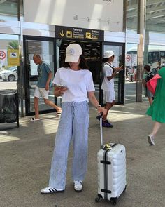 Classy Airport Outfit, Chic Airport Outfit, Chic Travel Outfit, Comfy Airport Outfit, Airport Outfit Summer, Thailand Outfit, Airport Travel Outfits, Airplane Outfits