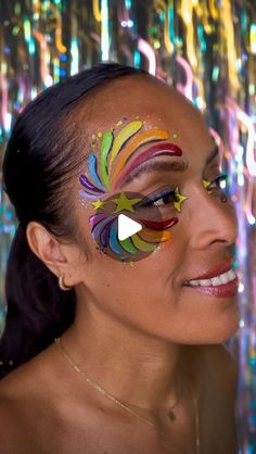 512 likes, 18 comments - facepaint_by_ebby op February 10, 2023: "TIP ⭐️ Vind je het lastig om krullen te schminken? Maak dan lijnen. Dit is veel makkelijker. Voor de lijnen gebruik ik een ronde kwast nummer 4. Voor de schaduwrand en highlight nummer 0. (Deze stap kun je ook skippen). Het sterren ontwerp is ook super leuk voor heren. Je kunt de kleuren altijd aanpassen. 📌 Sla op en volg mij voor nog meer tips. #superstar #vivid #partyxplosion #howto #tutorial #facepaint #facepaintshare February 10