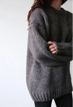 31 Chic And Cozy Sweaters For This Fall Chunky Sweater Outfit, Pullovers Outfit, Pullover Outfit, Looks Street Style, Gray Sweater, Chunky Sweater, Looks Style, Mode Inspiration, Oversized Sweater